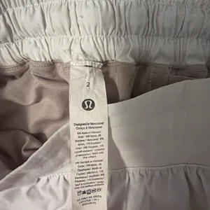 White Lululemon Shorts 2.5" Hotty Hot Low-Rise Lined thumbnail 2