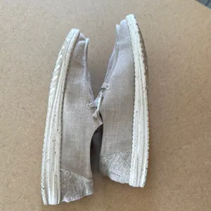 Hey Dude Women’s Size 10• Tan & Pink thumbnail 5