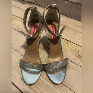 Betsey Johnson Broadway Silver Satin Crystal Ankle Strap 4" Heel Pumps Size 7 thumbnail 6