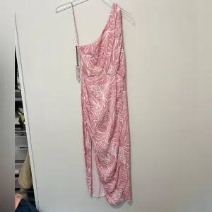 SAYLOR Emiliana Midi Dress in Bubblegum Pink size XS‎ NWT thumbnail 3