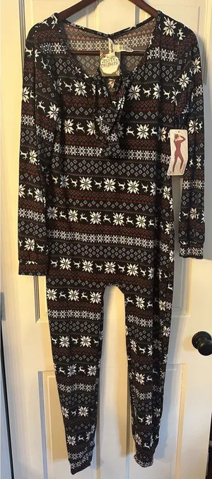 SHO SHO Stretchy OnePiece jumpsuit Pajamas Women’s XL Holiday Reindeer Snow NEW thumbnail 1