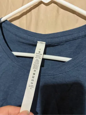 Lululemon T-shirt thumbnail 2