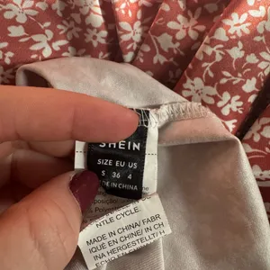 SHEIN Dark pink and White Floral Backless Dress thumbnail 5