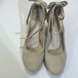 Women’s dress shoe size 8 thumbnail 3