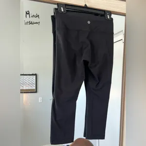 Lululemon Womens Wunder Under Cropped Leggings Size 4 Black Mid Rise Pull On thumbnail 2