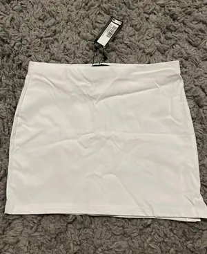 Skirt thumbnail 1