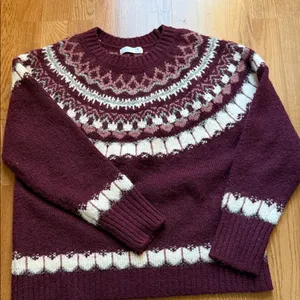 Elegant Burgundy and White Knit Sweater thumbnail 10