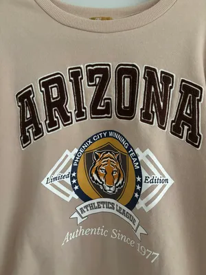 Tan Crewneck Size XL thumbnail 3