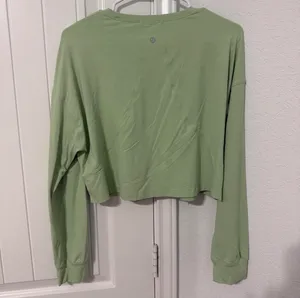 Lululemon Muscle Love Long Sleeve Crop Top Size 8 thumbnail 4