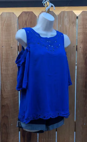 Blue cold shoulder top cold shoulder style Sz Medium thumbnail 4