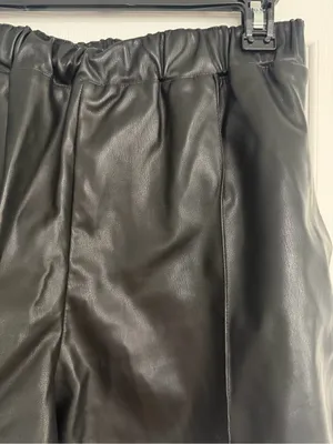 TopShop Women's Faux high rise Leather Black Elastic-Waist Shorts size 8 thumbnail 4