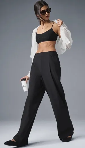 Alo yoga trousers thumbnail 1