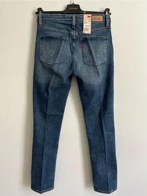 BNWT dark wash Women’s Levi’s mid rise jeans size 6 M/28 thumbnail 2