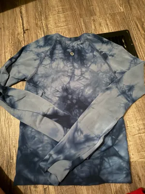 Blue Tie-Dye Lululemon Long Swiftly Tech Sleeve thumbnail 2