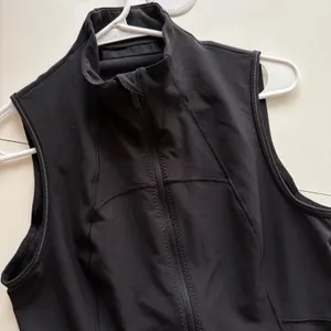 Lululemon Full Zip Running Vest Womens 4 Black Reflective‎ Trim Peplum Back thumbnail 2