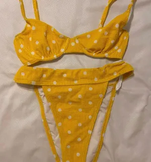 Urban Outfitters High waisted bikini thumbnail 2