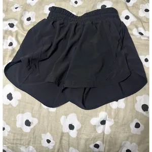 Lululemon hotty hot black shorts thumbnail 2