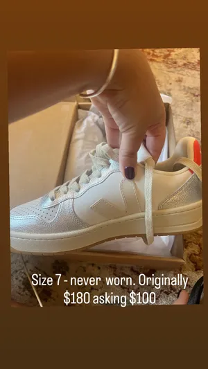 VEJA Sneakers thumbnail 3