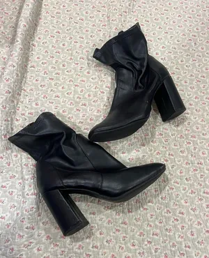 Pointed Black Block-Heel Ankle Boots - Sleek Women's Booties thumbnail 1