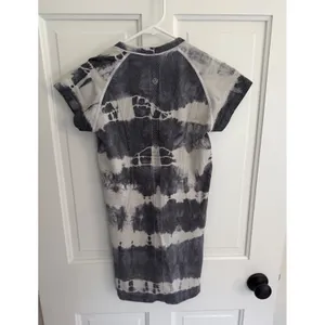 Lululemon Swiftly Tech Short Sleeve Tie Dye Gray‎ White Top Size 4 thumbnail 2