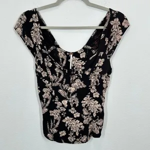 Free People Vanessa Tank Size XS Black Floral‎ Cap Sleeve Button Front Crop Top thumbnail 4