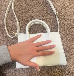 White Marshall’s Purse thumbnail 3