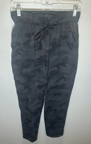 Lululemon Women's Keep Moving Pant 7/8 High-Rise Incognito Camo Black/Gray SZ‎ 6 thumbnail 1