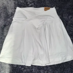 NWT VS PINK High Waisted Crossover Skirt Small thumbnail 2