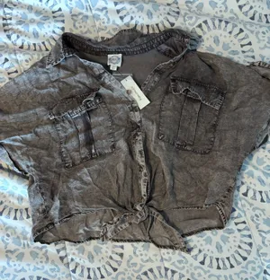 Cropped black button Up thumbnail 1