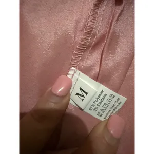 NIB- Pink Satin Pajama Set Short Sleeve Button Down Shorts Sleepwear Medium thumbnail 4