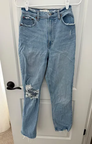 Abercrombie 90s Ultra High-Rise Straight Jeans thumbnail 1