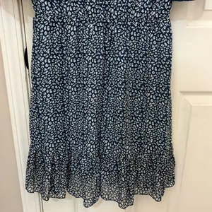 NWT!! KIRUNDO V-Neck Ruffle Abstract Floral Print Dress in Blue & White thumbnail 13
