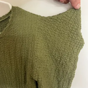 Zara Olive Green Textured Popcorn Knit Ruffle‎ Puff Shoulder Top Womens Medium thumbnail 5