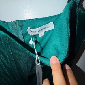 Trendy & Unique Women’s Medium Emerald Green Velvet Ruched Bodycon Mini Dress #1 thumbnail 3