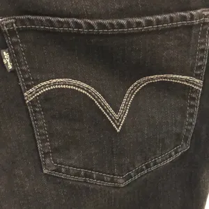 Levi’s Black Mid Rise Skinny Jeans 8 Dark Denim thumbnail 3