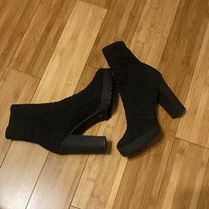 DKNY Logo Chunky Platform Ankle Knot Bootie Women’s US 7 Black Color 4”Heel NWT thumbnail 4
