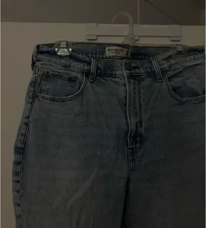 Abercrombie Ultra High-Rise Ankle Straight thumbnail 2