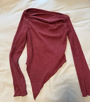 PRETTYGARDEN Asymmetrical Ribbed Long-Sleeve Top in Burgundy thumbnail 1
