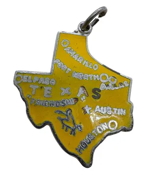 Vintage Texas State Map Charm Yellow Enamel Silver Tone Japan Souvenir 3.8g thumbnail 1