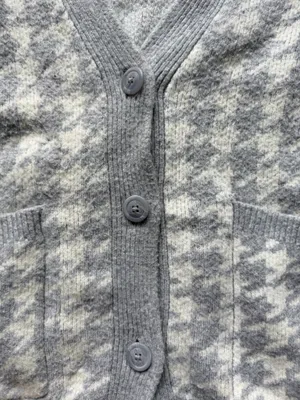 Abercrombie & Fitch Light Gray and White Houndstooth Vneck Cardigan thumbnail 3