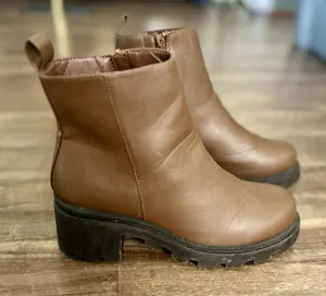 Chelsea Boots for Women, Brown W/Heel and Zip Up Ankle Boots Size 9 thumbnail 1