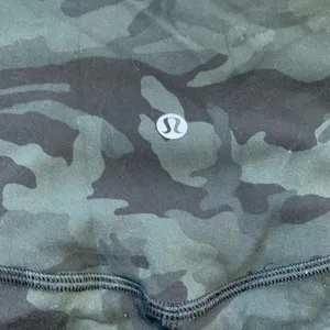 Lululemon align crop 21” size 6 camo leggings thumbnail 2