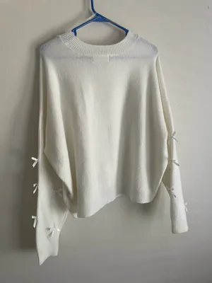 No Boundaries Crewneck sweater with bows thumbnail 2