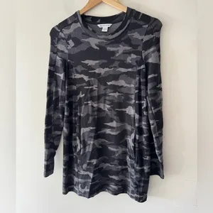 Athleta Balance Black Luxe Camp Print Long Sleeve Knit Dress‎ thumbnail 2