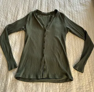 Abercrombie & Fitch Olive Green Ribbed Button-Front Long Sleeve Top thumbnail 1