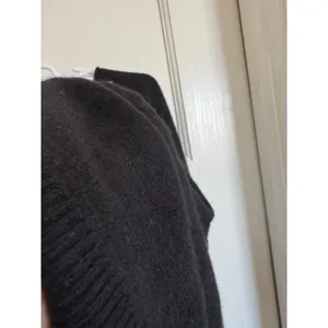 Pilcro Valani black cashmere v-neck sweater size medium thumbnail 4