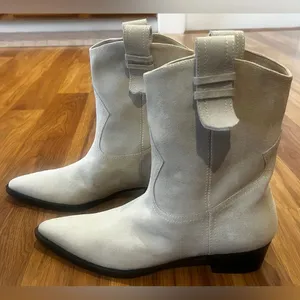 Frame Le Dallas Suede Booties Western Ankle Booties Misty white 38 1/2 thumbnail 1