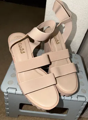 Women Beige heels Tan Size 7 thumbnail 1