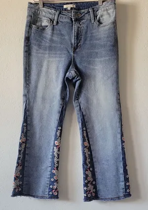 John Mark Jeans Sz 8Floral Embroidery Cropped Stretch Boho Retro Hippie Artsy thumbnail 1