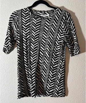 Chico's Size 0 (S) Black White Geometric Round Neck Short Sleeve Pima Cotton Top thumbnail 1